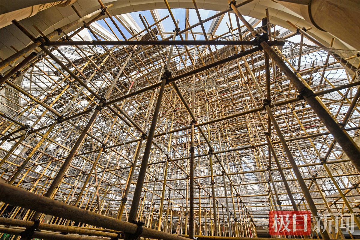 24米高空作业忙，武汉图书馆锥形玻璃顶即将焕新